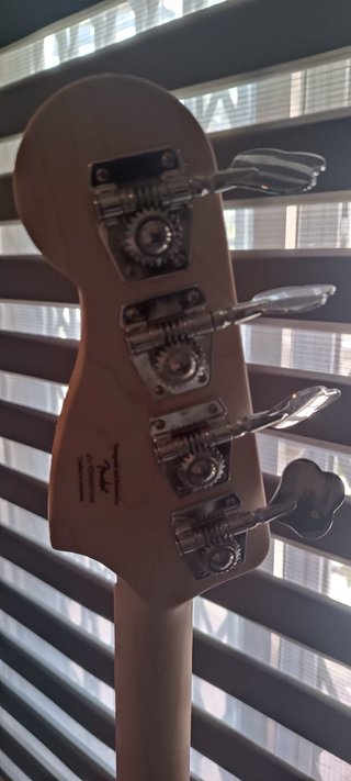 Bajo Fender Squier Affinity Precision Negro