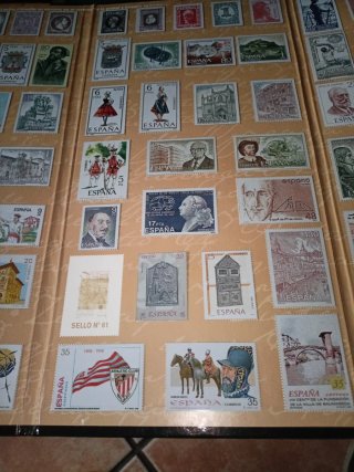 Álbum Sellos Metálicos País Vasco 74 Unidades