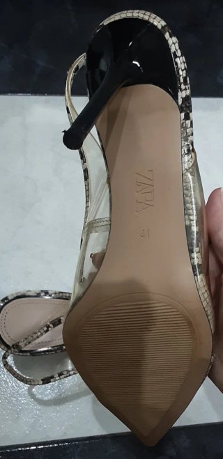 Zapatos Salón Zara, punta 41 tacón fino, serpiente