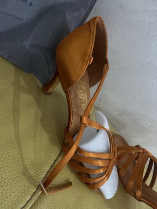 Tacones de baile naranjas