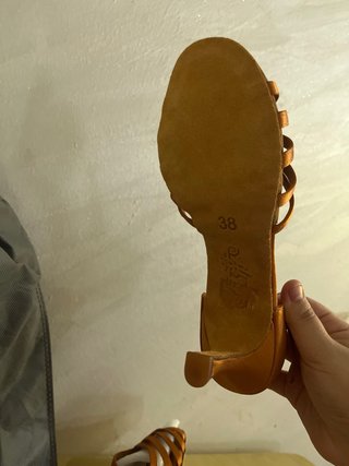Tacones de baile naranjas