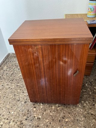 Máquina de coser Singer Antigua con mueble