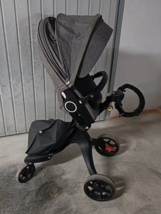 Carrito de bebé gris