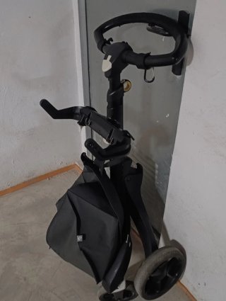Carrito de bebé gris