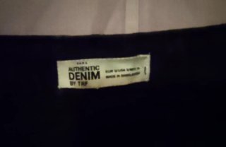 Falda vaquera negra desgastada