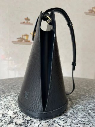 Louis Vuitton Cluny Cuero Epi Negro | Como Nuevo