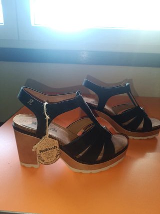 Sandalias negras de tacón talla 40