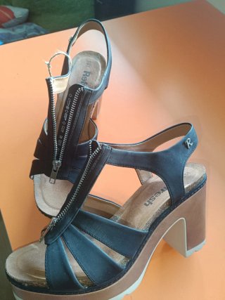 Sandalias negras de tacón talla 40