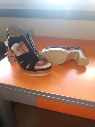 Sandalias negras de tacón talla 40