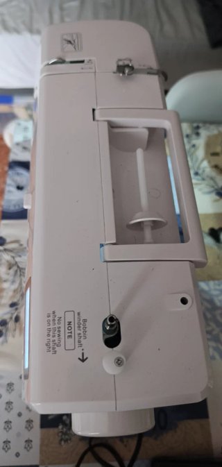 Máquina de coser Uten modelo 2685A