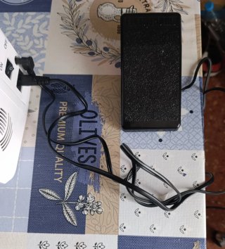 Máquina de coser Uten modelo 2685A
