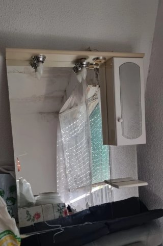 Mueble de baño con lavabo y mármol