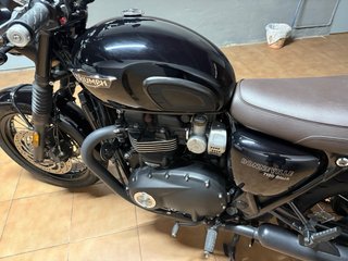 Triumph Bonneville T120 Black