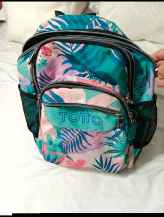Mochila escolar azul y negra