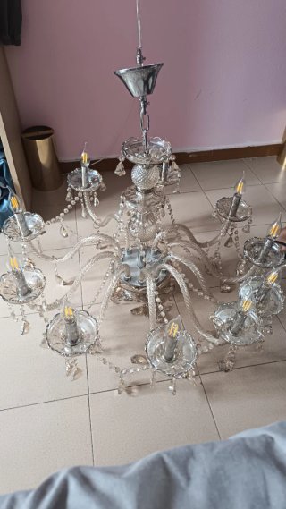 Lámpara de araña de cristal y metal