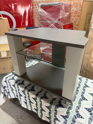 Mueble TV gris con cristal