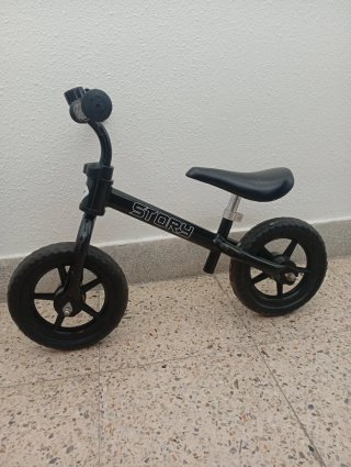 Bicicleta de equilibrio Story negra