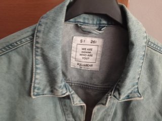 Chaqueta chica vaquera Pull&Bear.
