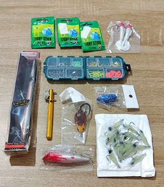 Lotto Pesca Spinning e Fondo Esca Hunthouse
