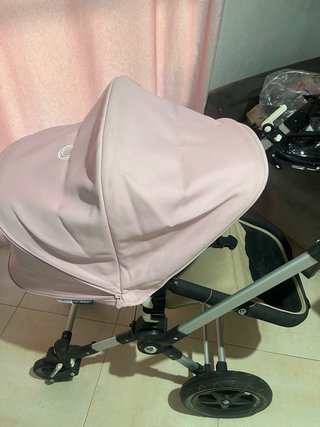 Carrito de bebé , tambien tiene su capota