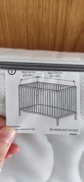 Cuna de madera con colchón IKEA