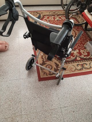 Silla de ruedas ligera.