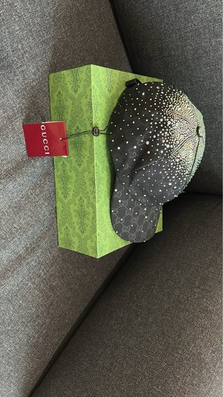 Gorra  con pedrería