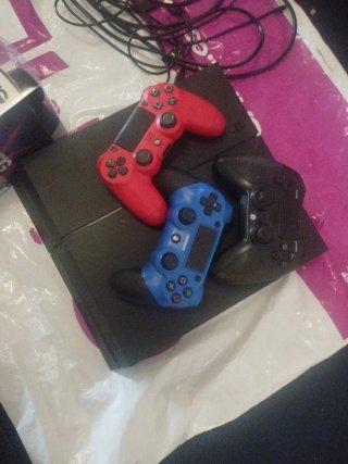 Consola PS4 Negra + 2 Mandos + Juego