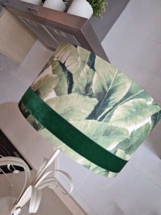 Lámpara de mesa con pantalla floral