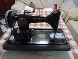 Máquina de coser Sigma antigua