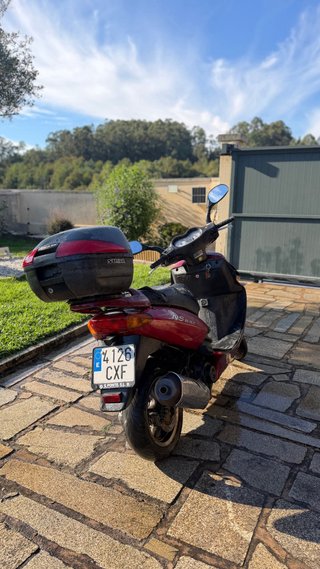 Scooter Daelim 125cc Roja y Negra