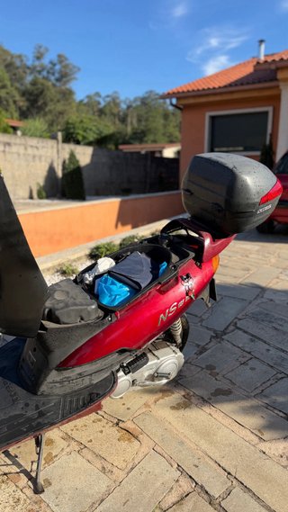 Scooter Daelim 125cc Roja y Negra