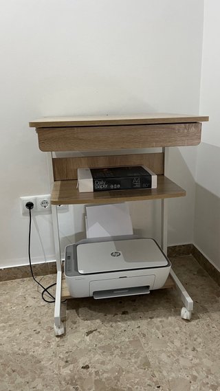 Escritorio auxiliar con ruedas y estantes
