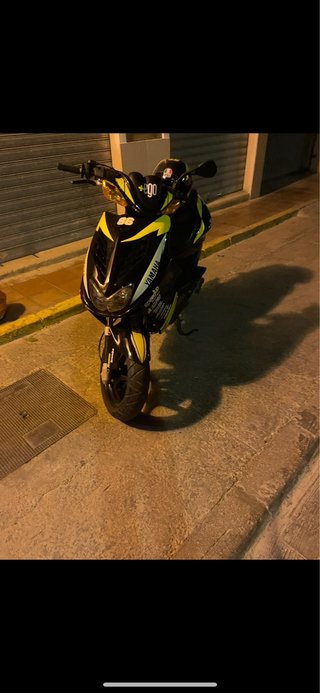Yamaha Aerox Scooter Negro/Amarillo