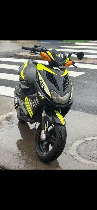 Yamaha Aerox Scooter Negro/Amarillo