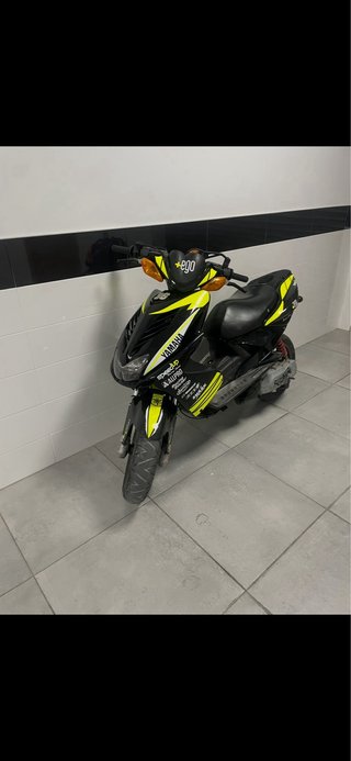 Yamaha Aerox Scooter Negro/Amarillo