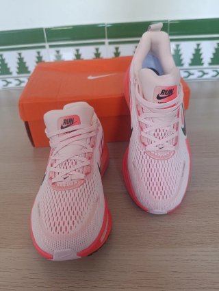 Nike Vomero 18