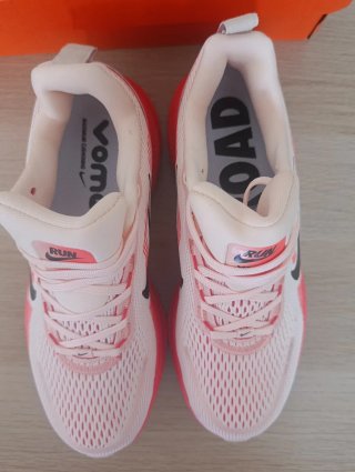 Nike Vomero 18