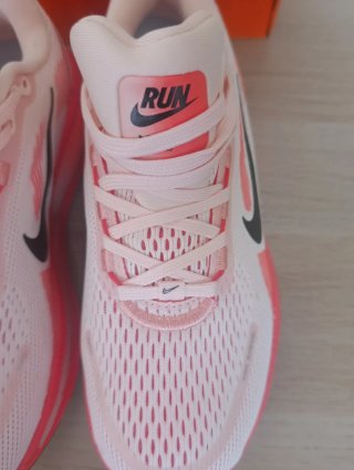 Nike Vomero 18