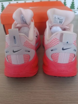 Nike Vomero 18
