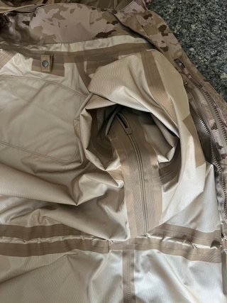 Chaqueta militar Red Bull camuflaje