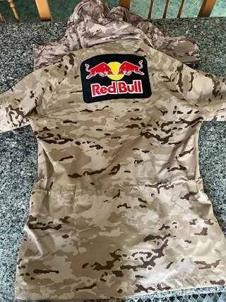 Chaqueta militar Red Bull camuflaje