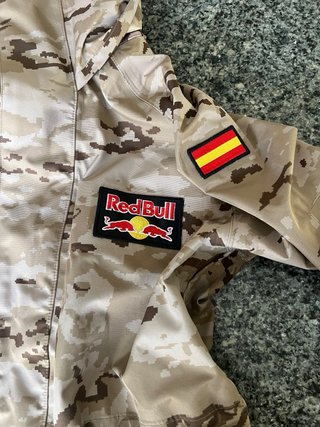 Chaqueta militar Red Bull camuflaje