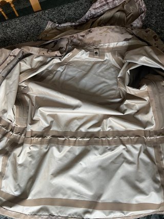 Chaqueta militar Red Bull camuflaje