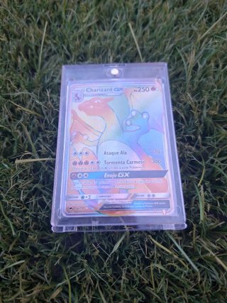 Carta Pokémon Charizard GX Arcoiris 150/147