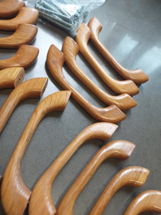 Tiradores de madera para cocina (96mm)