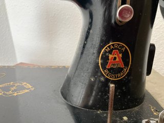 Máquina de Coser Alfa Vintage Años 50