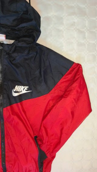 Chaqueta Nike Cortavientos Roja y Negra