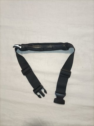 Riñonera deportiva negra
