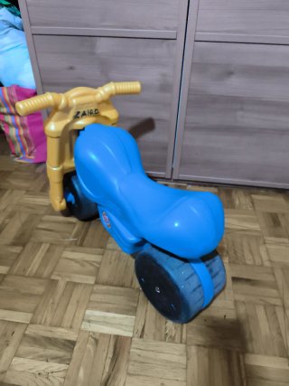 Moto Feber Azul y Amarilla para Niños